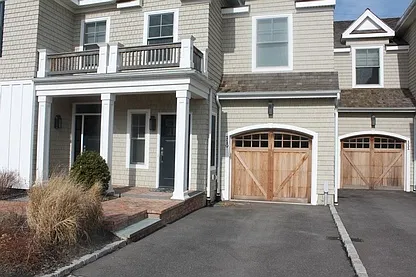 Bishops Pond Villa — Photo 2