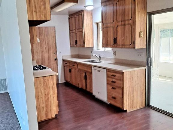 4th image of 878 Coral Ave
