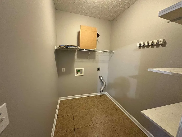 1213 Chinook Cir — Photo 33