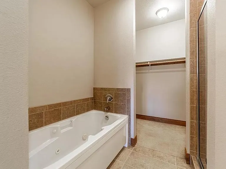 Silverleaf Dr — Photo 16