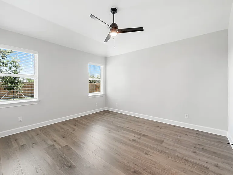 313 Magnolia Blvd — Photo 10