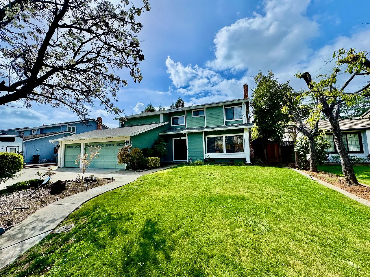 4 bed, 2.5 bath, 2255 sqft, $6,200 — Photo 3