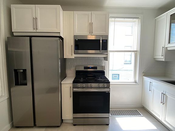 2nd image of 3331 N Whipple St #1