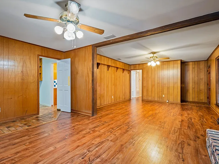 7300 Cypress Ave — Photo 2