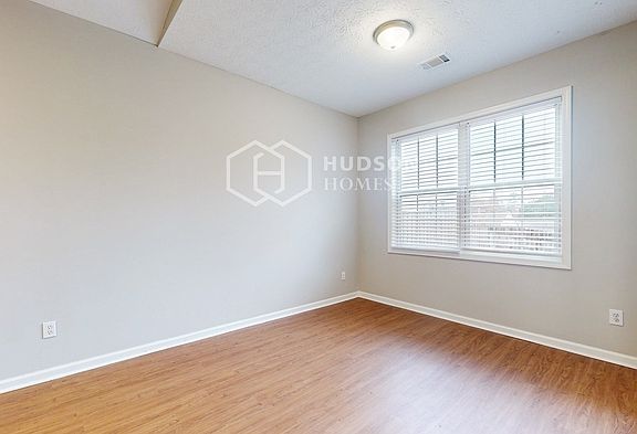 5th image of 140 Clairidge Ln