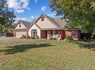 611 W Bells Blvd, Bells, TX 75414