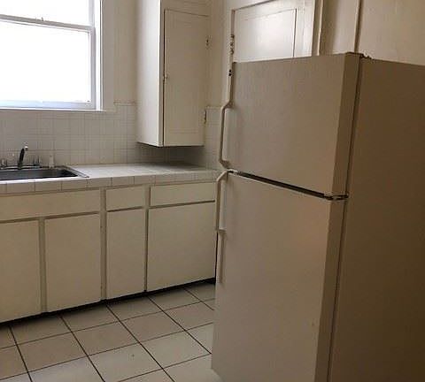 5th image of 1385 Greenwich St APT 1