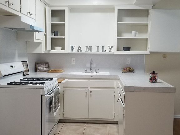 5th image of 13407 Cordary Ave APT 17