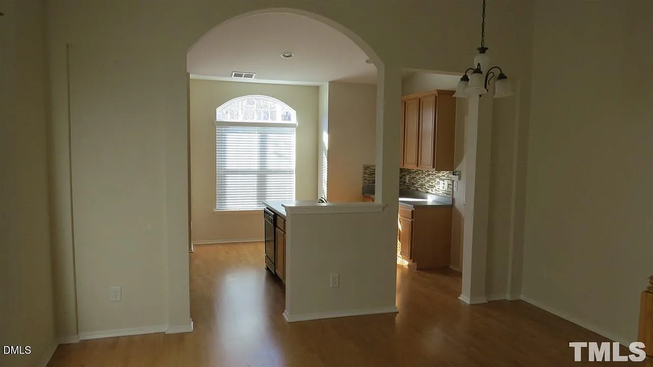 3 bed, 2.5 bath, 1819 sqft, $2,150 — Photo 3