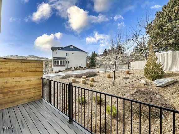 5th image of 545 Gloria May Ln