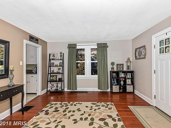 2nd image of 11016 Lincoln Ave