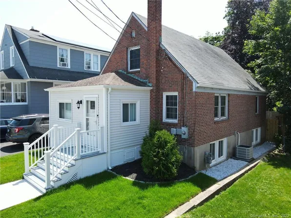 18 Highland Avenue, New London, CT 06320
