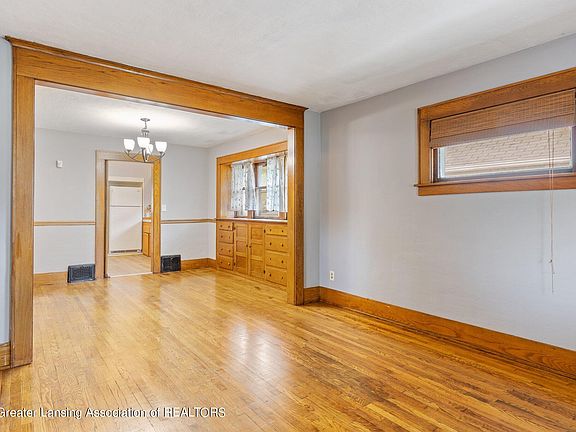 5th image of 1529 Roosevelt Ave