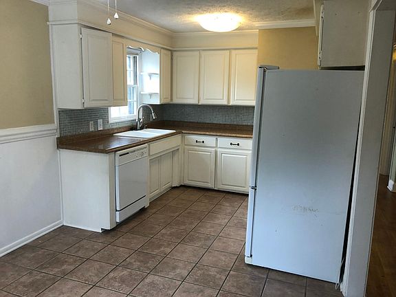 5th image of 1772 Lake Rd