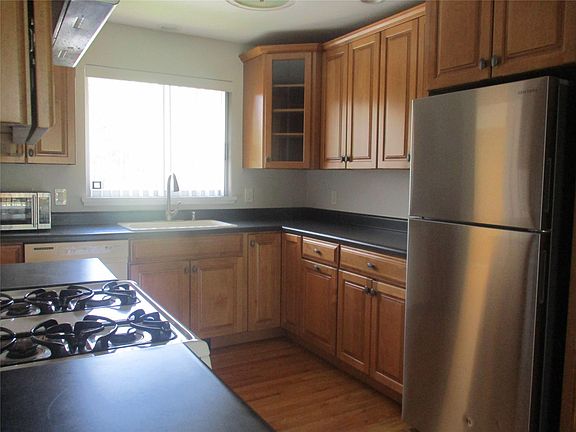 5th image of 2 Barnett Dr Unit 4