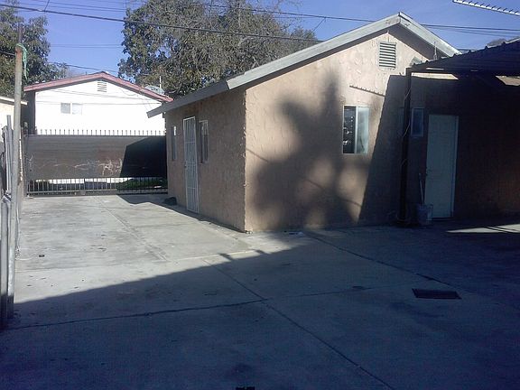 2nd image of 3025 Chaucer St