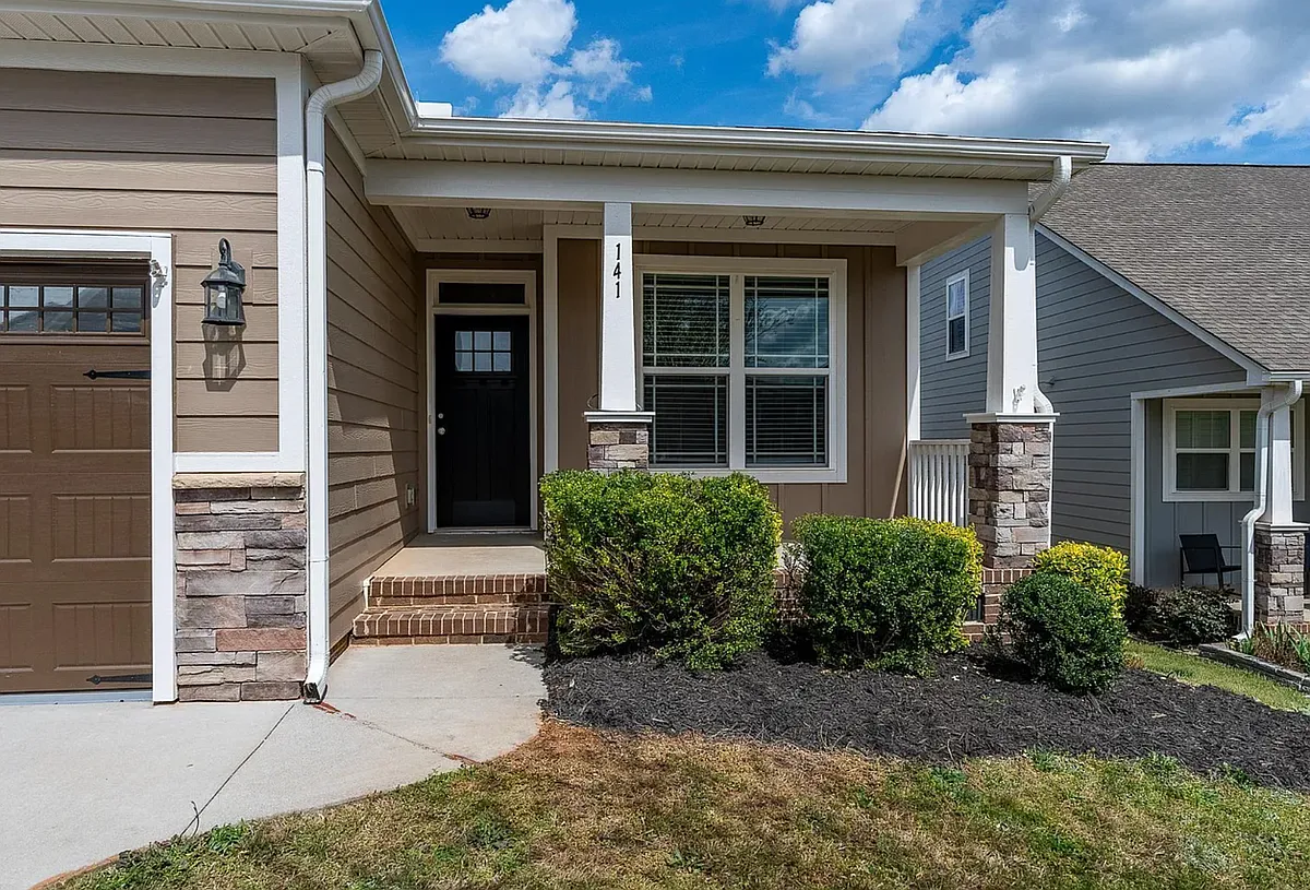 Building Photo - 141 Bur Oak Dr