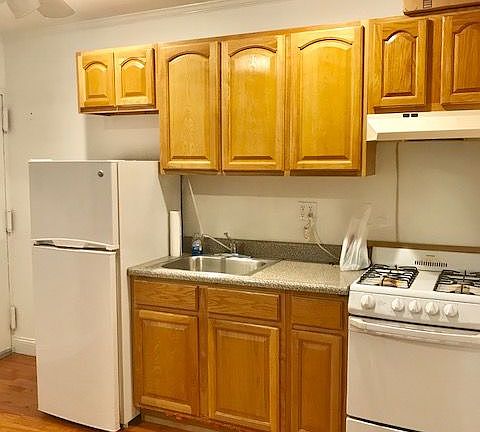 5th image of 89 E 3rd St APT 4A