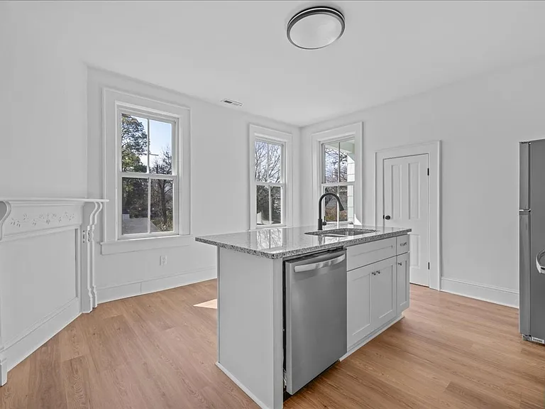 258 Maryland Ave — Photo 19