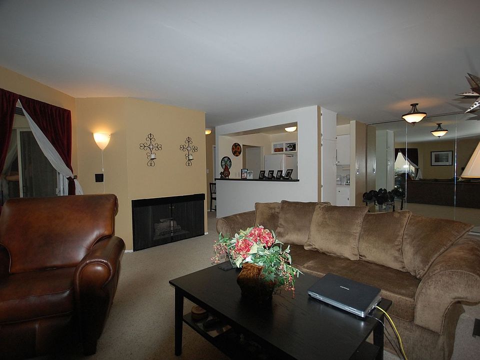 Spaciousand Cozy Living Room