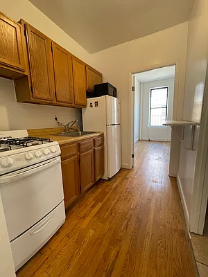 Rented by Peter R. Hungerford, LREB | media 37