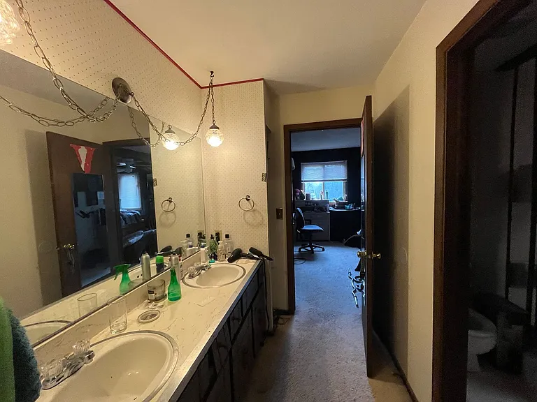 608 Louise Ln — Photo 2