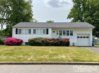 41 McLean St, Iselin, NJ 08830
