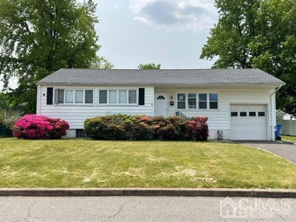 41 McLean St, Iselin, NJ 08830