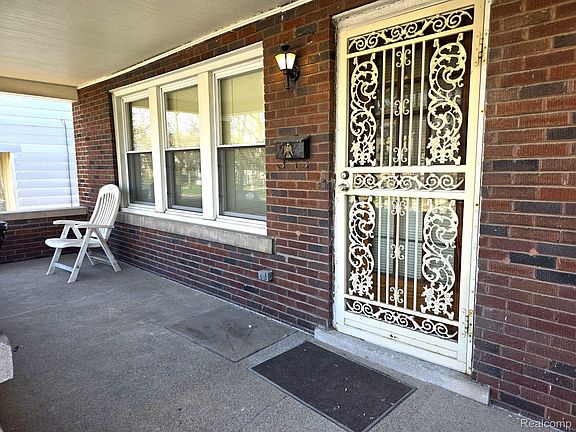 3rd image of 15923 Normandy St