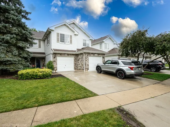222 Sierra Pass Dr, Schaumburg, IL 60194