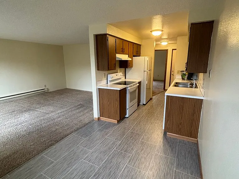 1 Bedroom 1 Bathroom at Hollywood Park Apartments — Photo 2