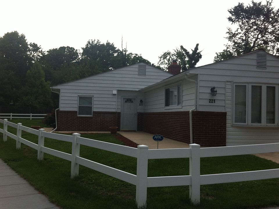1st image of 221 Van Buren St NW