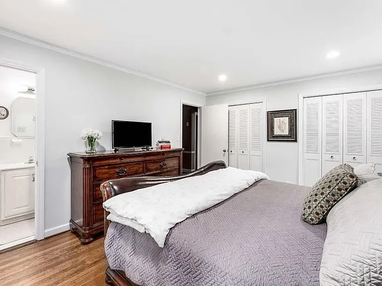 240 Beachland Dr — Photo 13