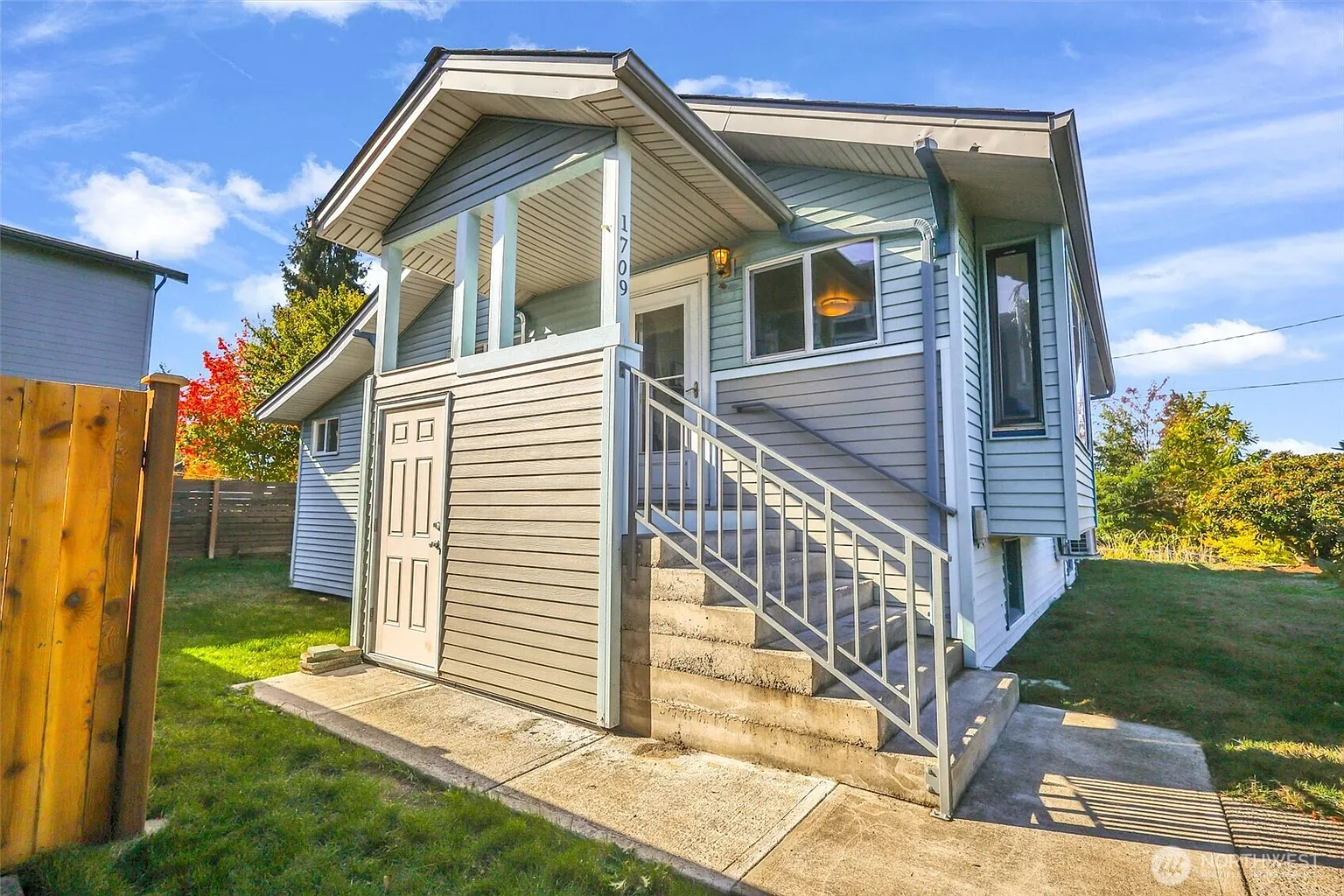 1709 SW Cloverdale Street photo 1