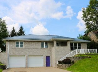 2125 Bunker Hill Rd, Dubuque, IA 52001