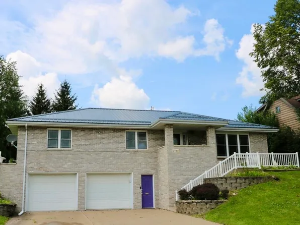 2125 Bunker Hill Rd, Dubuque, IA 52001
