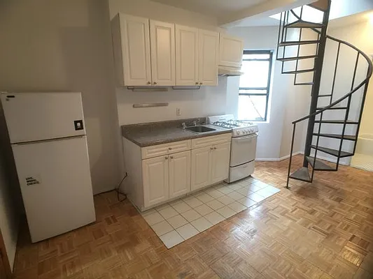 Rented by Highline Residential | media 4