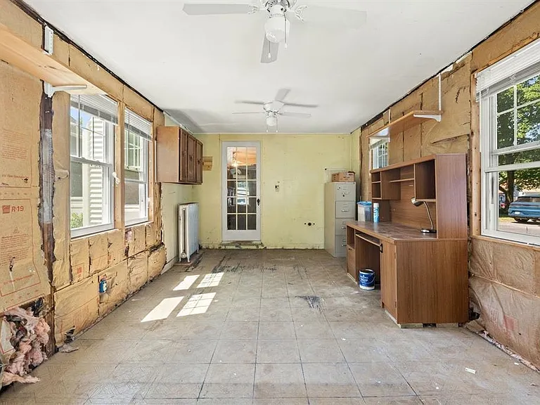 20 Stark Ave — Photo 33