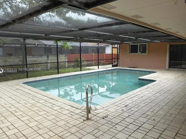 6895 Loch Ness Dr #6895, Hialeah, FL 33014