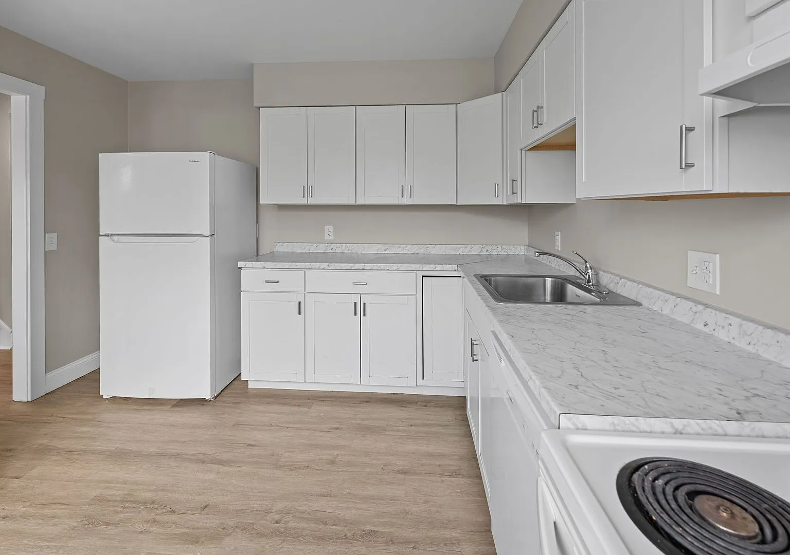 3-Bed/1-Bath Townhouse Topsham, ME — Photo 4