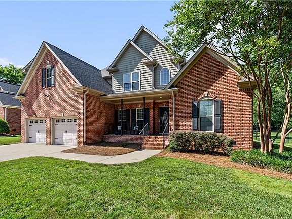 2nd image of 192 Loganberry Ct