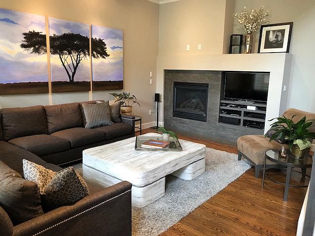 Living Room with Gas Fireplace
