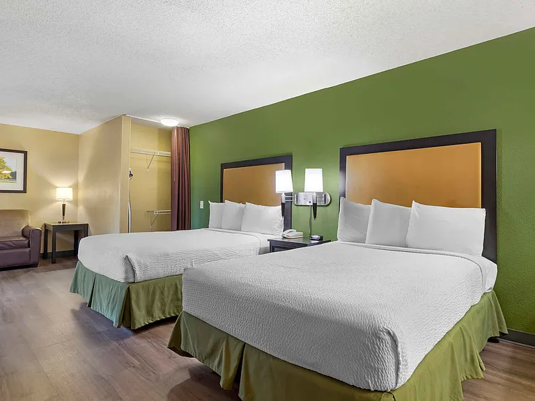 Deluxe Studio - 2 Full Beds