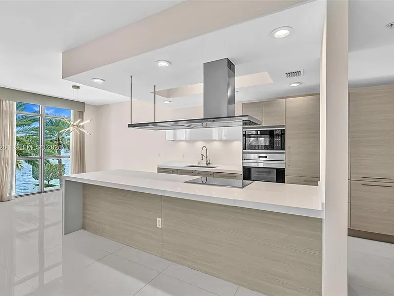 17301 Biscayne Blvd #210 — Photo 4