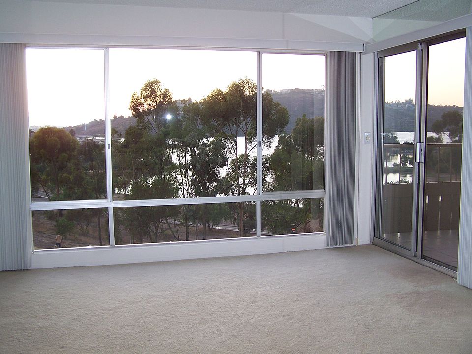 The bright dot is about due West, premium sunsets every day !