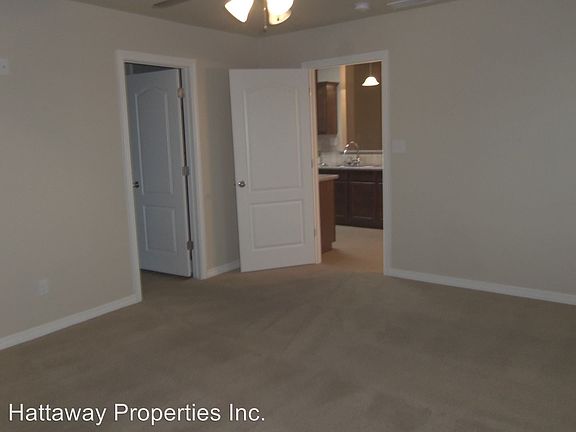 4th image of 1203 Vanguard Ln