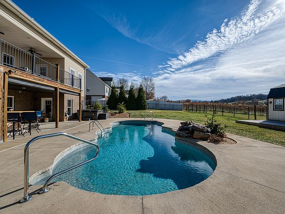 2nd image of 214 Charlton Ct