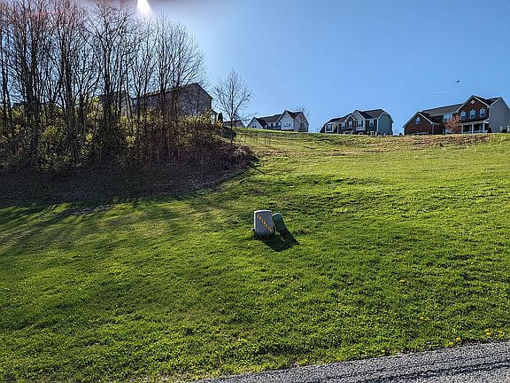 4th image of 143 Tartan Dr