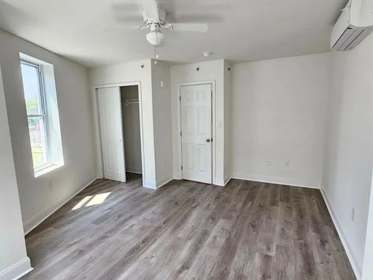 4136 Mantua Ave — Photo 8