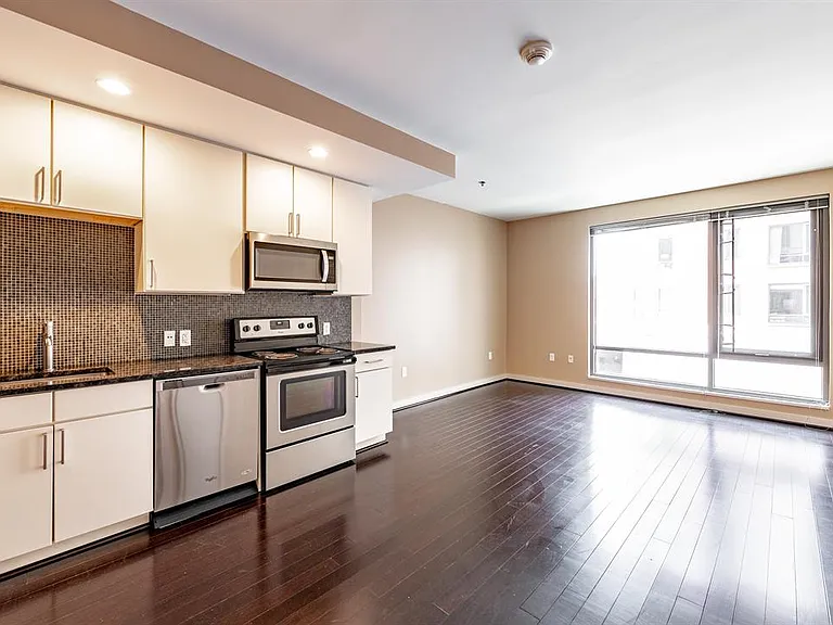 Front Street Lofts — Photo 16